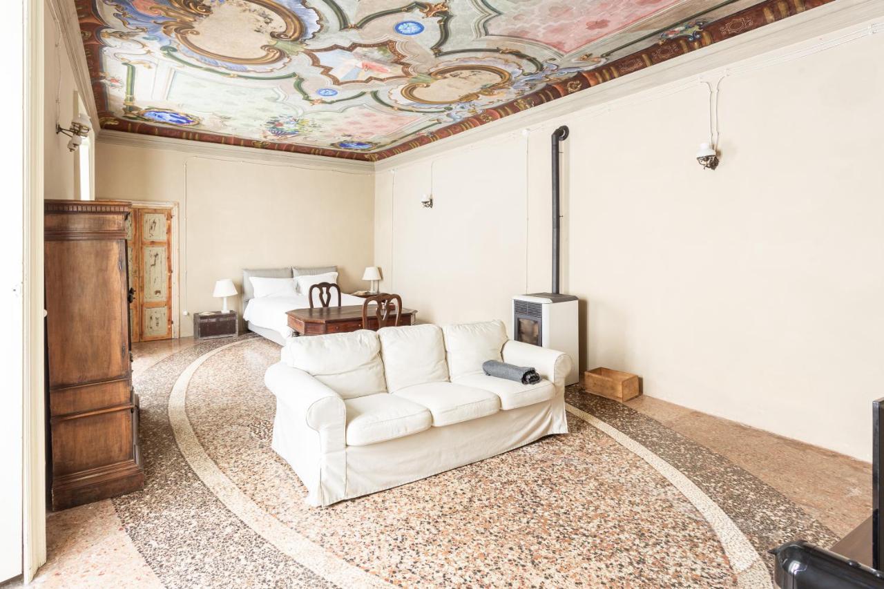 Castello CabiaglioPalazzo Mia By Icasamia Itアパートメント エクステリア 写真