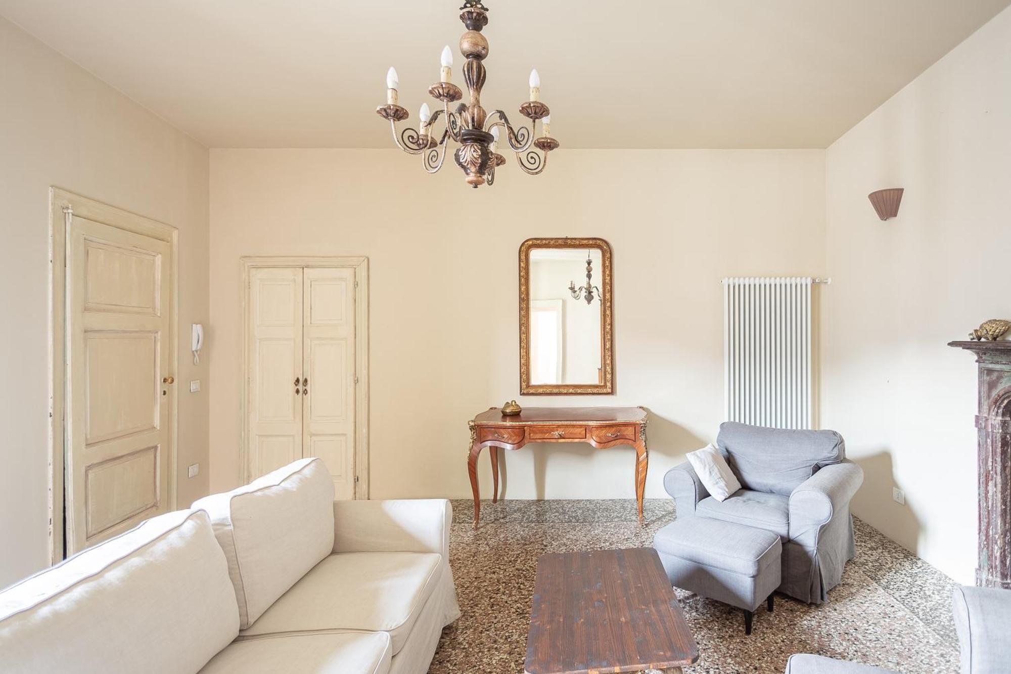 Castello CabiaglioPalazzo Mia By Icasamia Itアパートメント 部屋 写真